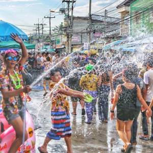 泰国泼水节两年后“复活”！     迈向旅游复苏阶段