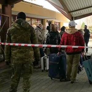 波兰男子借口收留将乌克兰女子性侵！人贩子皮条客盯上逃难的乌克兰女性...