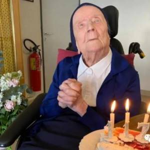日本“全球最长寿老人”去世！法国失明修女成接力者，已熬走17任总统...