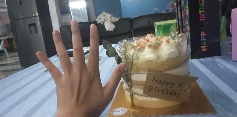 6寸蛋糕太小了？！店家怒：蛋糕的大小不是用手掌去比较，而是用尺？！