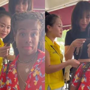 美国黑人女歌手到访狮城咖啡店！　被2疑似中国女子擅自摸头发，让她傻眼！