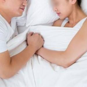 男友常与“性工作者表姐”同床共眠！　女子脸都绿了：这样正常吗？