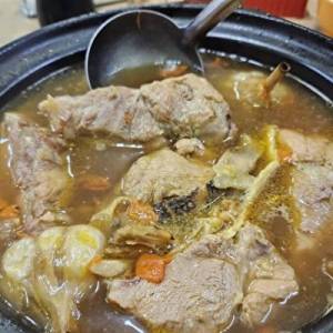 源自华人“肉骨茶”列大马美食遗产 引争议