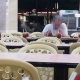 Warga emas makan dengan ahli keluarga 'ghaib' undang sebak