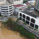 Pelanggan hotel Riverview lari akibat tebing sungai runtuh