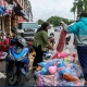 Peniaga Pasar Rantau Panjang lelong barang, kurangkan kerugian akibat banjir