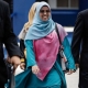 So sweet! Guan Eng dapat angpow daripada Siti Mastura