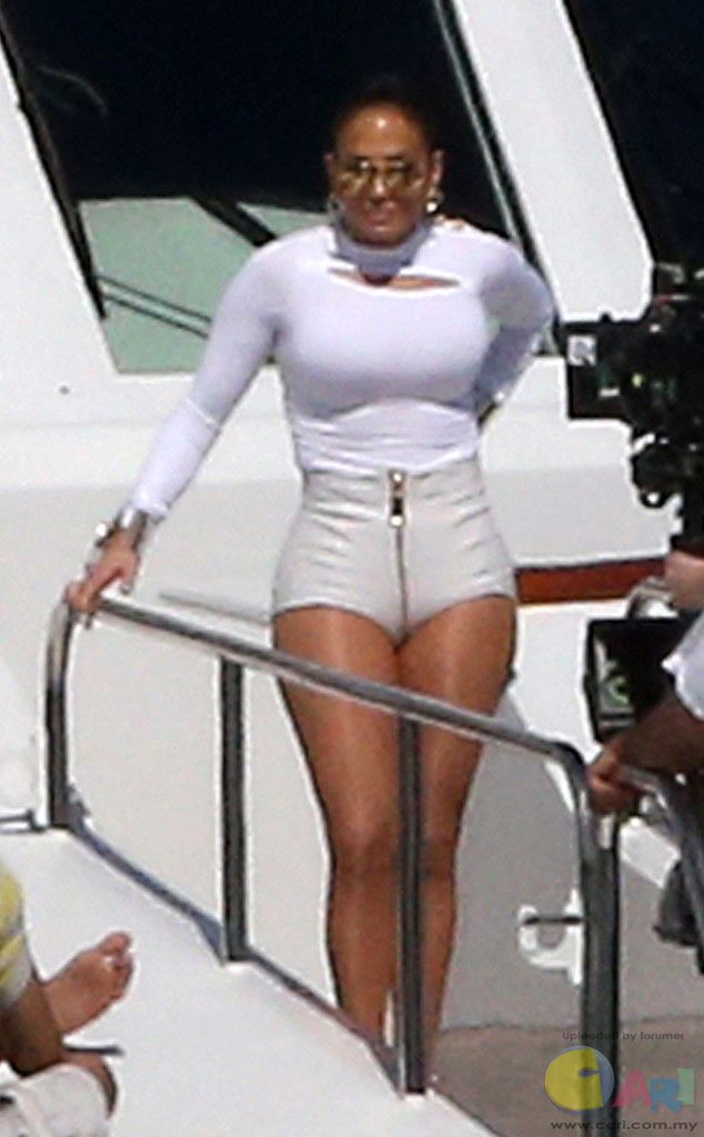 rs_634x1024-140213110358-634.jennifer-lopez-set.ls.21314_copy.jpg