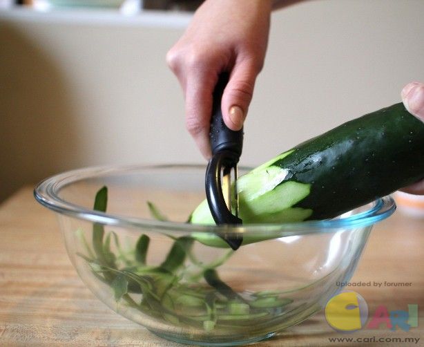 step-1-peel-cucumber-1024x837.jpg