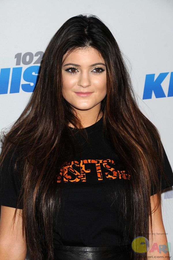 040314_emKylieJenner3.jpg