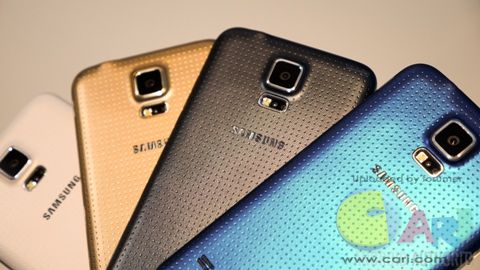 Samsung-Galaxy-S5-hands-on-color-size-vs-all-1160803.jpg