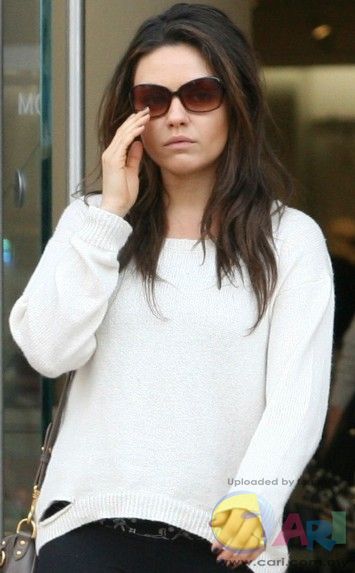 rs_634x1024-140227163636-634.mila-kunis-ring.ls.22714.jpg