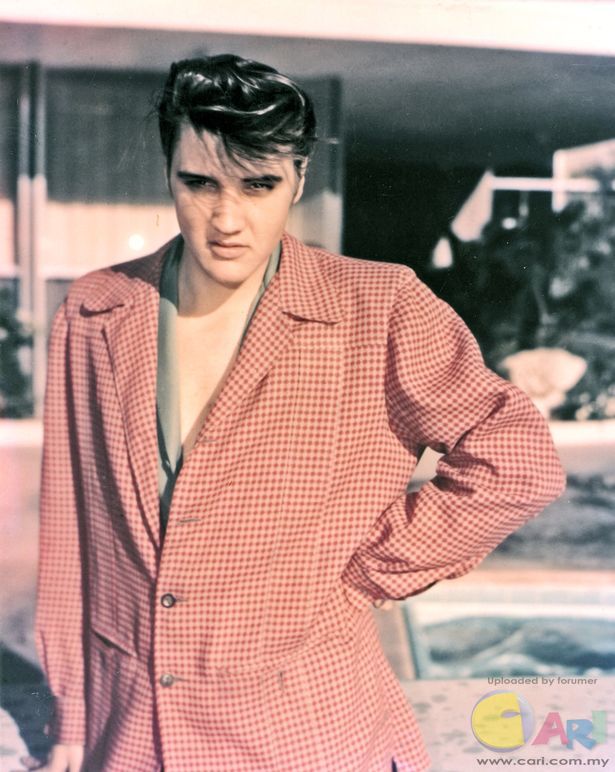 Elvis Presley-1262051.jpg