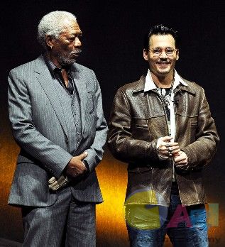 rs_634x695-140327180557-634.Johnny-Depp-Morgan-Freeman-CinemaCon-Las-Vegas.ms.03.jpg