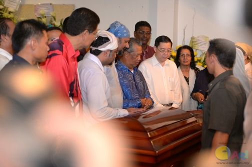 muhyiddin_yassin_visits_karpal_singh_home_20140417_840_559_100.JPG