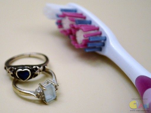 Clean_Jewelry_Toothbrush.jpg