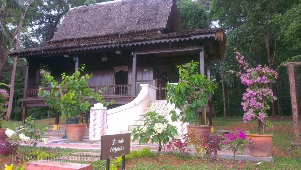 [SENIBINA] Rumah-rumah Lama Malaysia - Pemandangan 