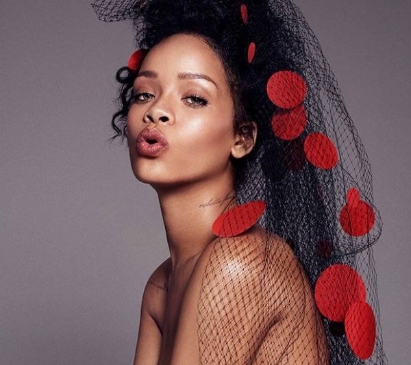 Peminat Kritik Rihanna Bogel Dalam Muzik Video Terbaru