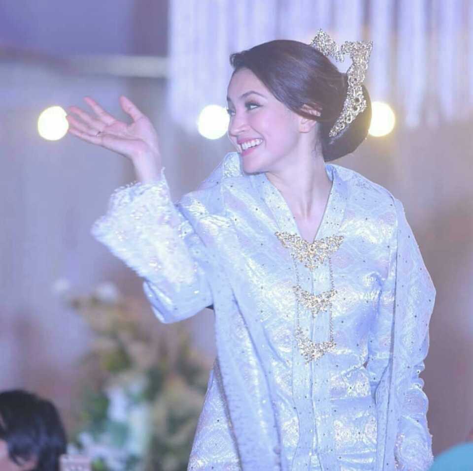 Baju Kahwin Fazura 