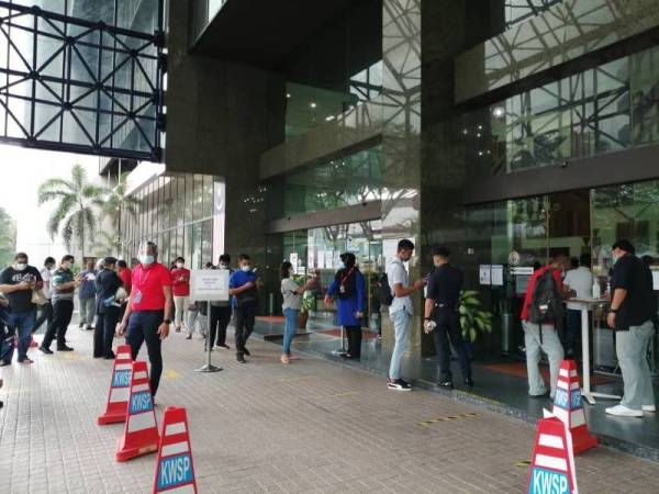 Hari ni KWSP Jalan Raja Laut sesak - Isu Semasa - Semasa ...