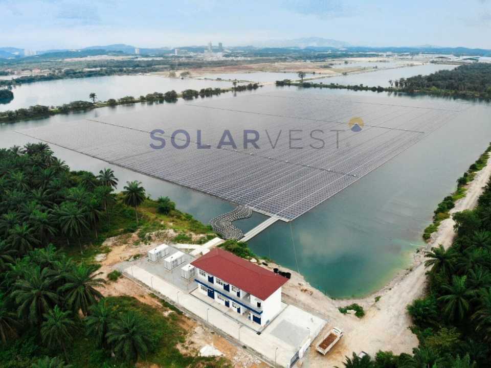 Solarvest_2020-10-06_Largest-floating-solar-plant_1_compressed-1280x960.jpg