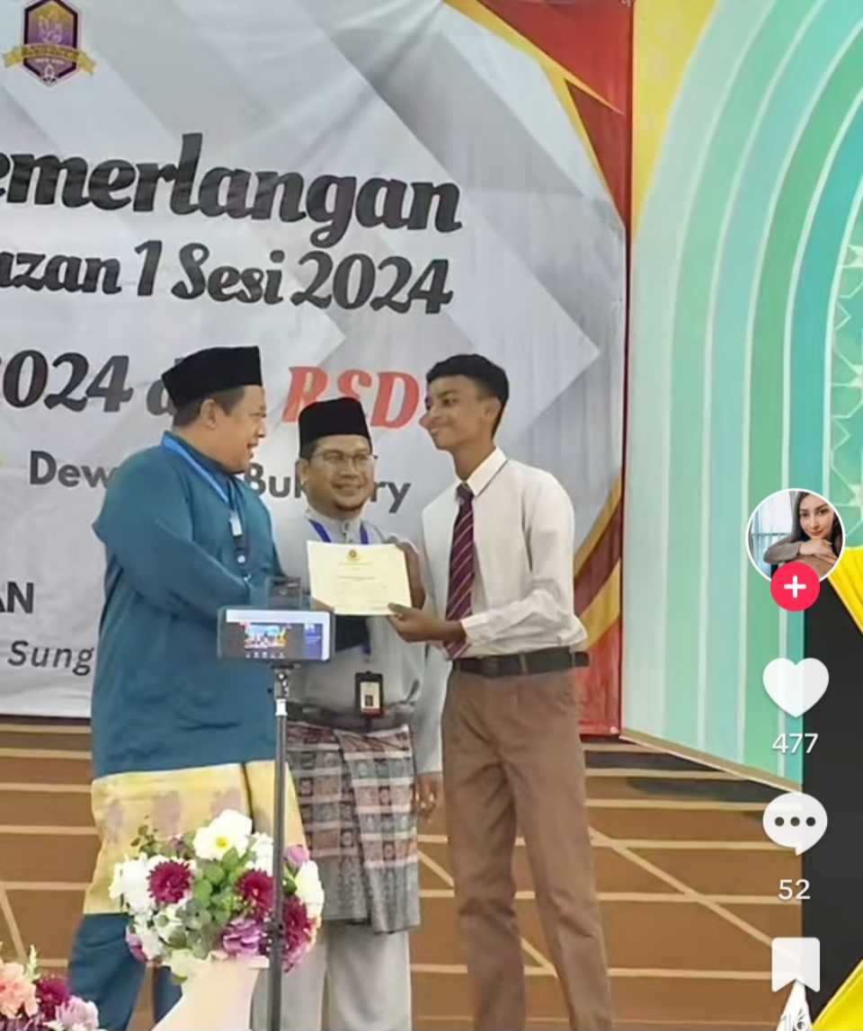 Terima kasih Mummy sebab dari kecil sampai besar jaga Rayyan. Anak Rita Rudaini berjaya jadi top 10 student Subes