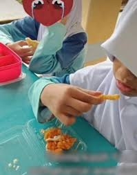 ibu Baru Tahu Anak Istimewa Tak Suka Makanan RMT, Rakan Tolong Bayar Setiap Kali Ke Kantin