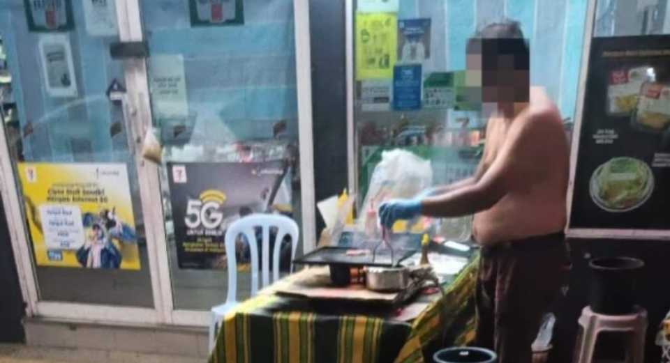 Bukan abang sado:Netizen kata 2-3 kali repeat sebab tak pernah jumpa burger sesedap ni order dalam grabfood rupanya Penjual Burger Masak Tak Pakai Baju