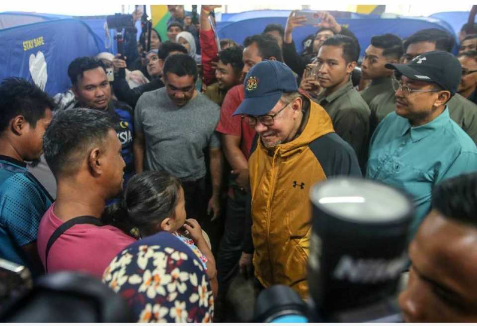 PM umum peruntukan tambahan RM50 juta untuk mangsa banjir Terengganu, Kelantan..Penjawat Awam T'ganu dapat RM500