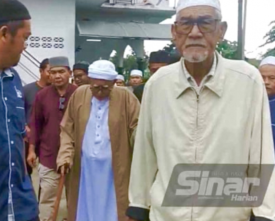 PAS 'kunci mulut' isu Ahmad Samsuri