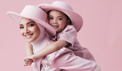 Anak Fazura dipuji-puji sedap menyanyi, cepat hafal lirik