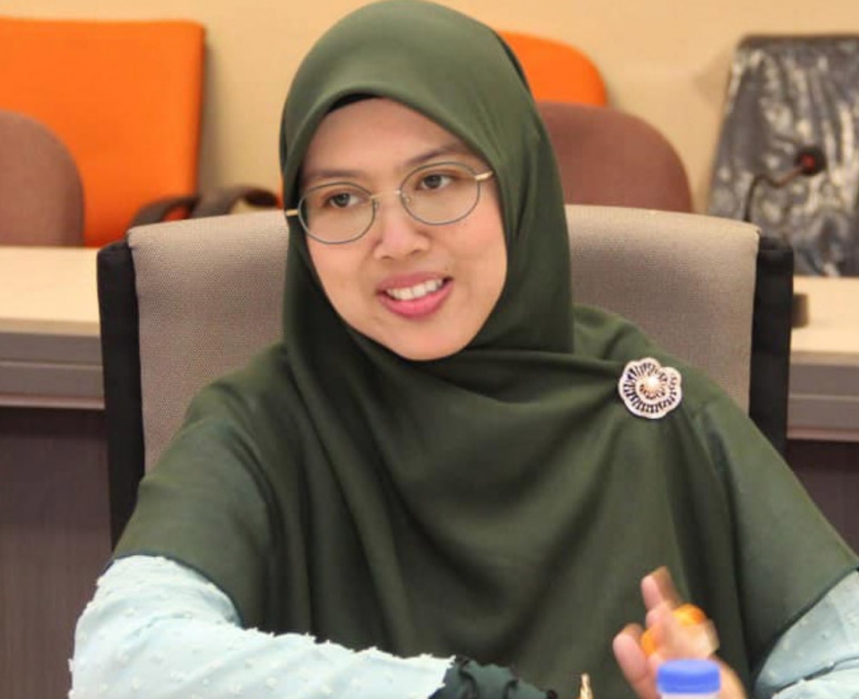 Guan Eng dapat angpow daripada Siti Mastura, so sweet!