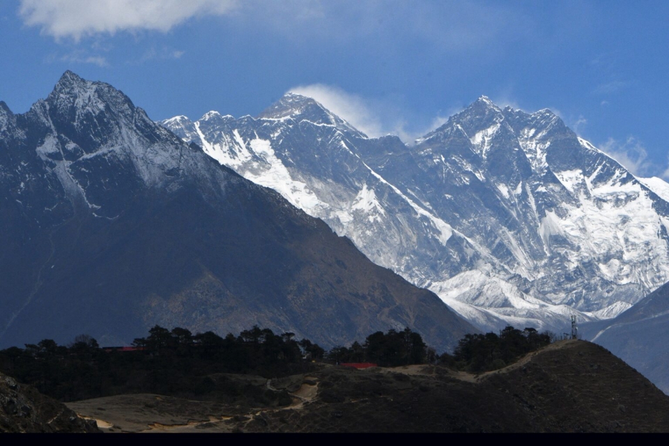 Saintis jumpa dua gunung 100 kali lebih tinggi daripada Everest, dianggarkan berusia sekurang-kurangnya setengah bilion tahun