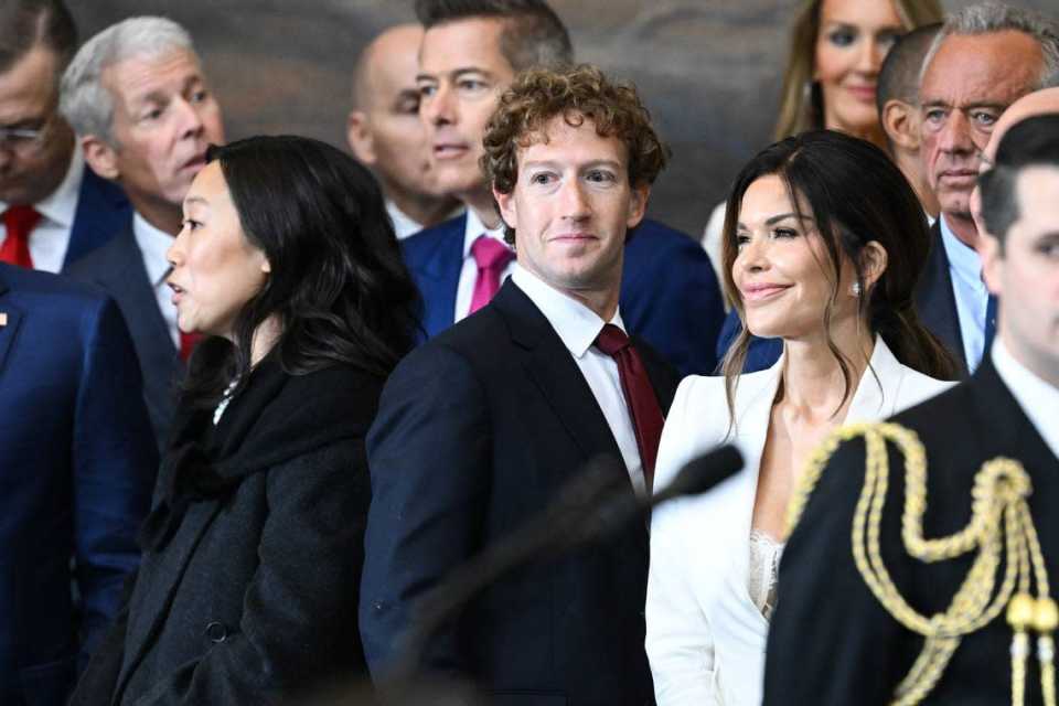 Mark Zuckerberg Kantoi Tenung Dada Tunang Jeff Bezos