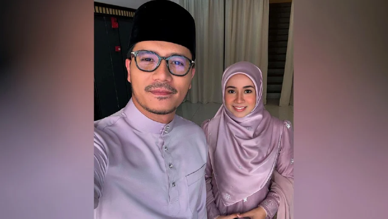 Sweetnya Fattah Amin bagi love biru pada Amira Othman