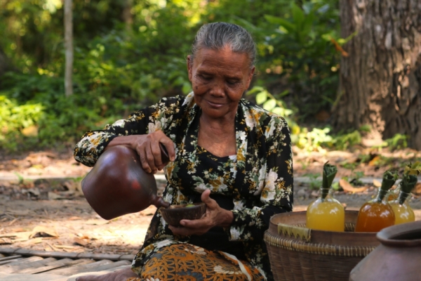 Jamu Tradisional Indonesia_Shutterstock 1623858175_Shalstock.jpg