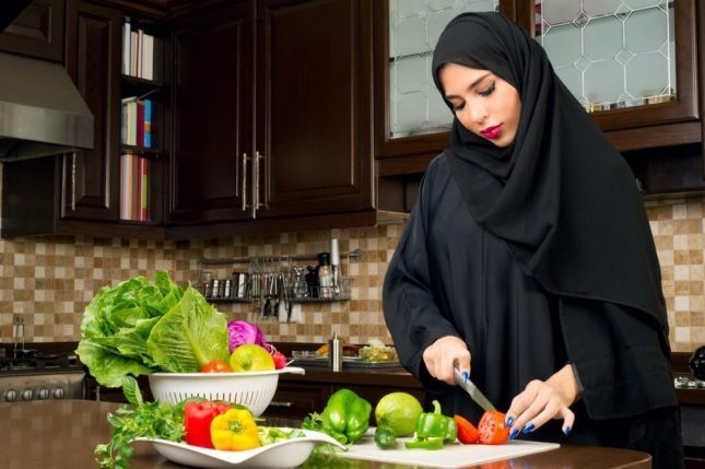 Isteri tak kuasa kejut suami bangun sahur banyak kali, macam budak kecil! Netizen suruh layan bak raja, banyak pahala