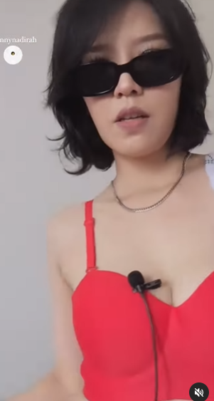 Nonny Nadirah menari ghairah pakai bra merah