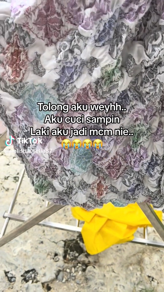 "Tolong Aku Weyhh" - Cuci Dalam Mesin Basuh, Sampin Milik Suami Jadi Rosak!