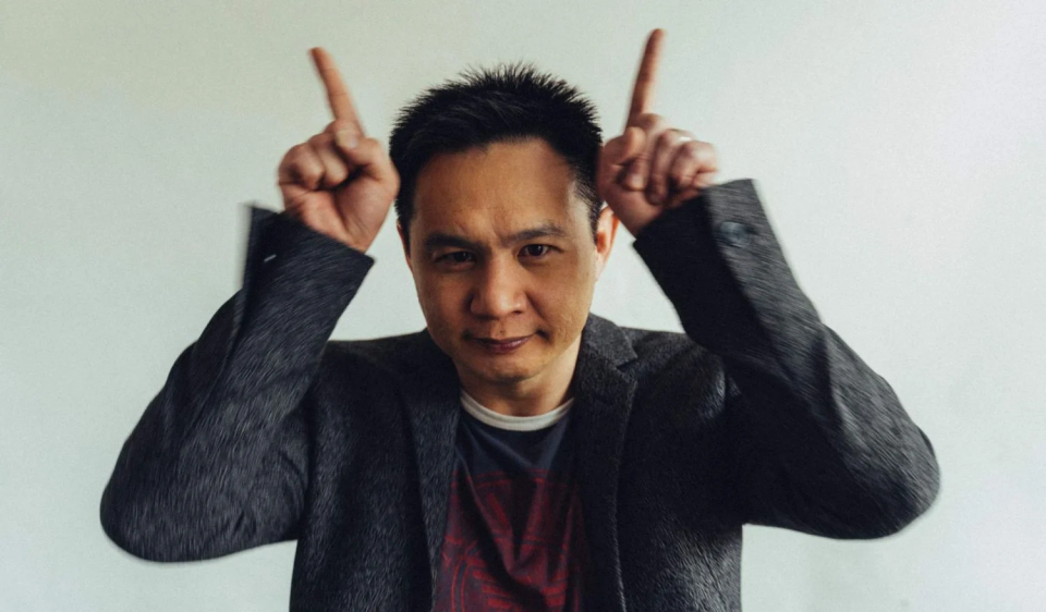 'Baju sopan, tiada wanita berkemban', Douglas Lim disaran jadi duta perpaduan gara-gara lagu raya