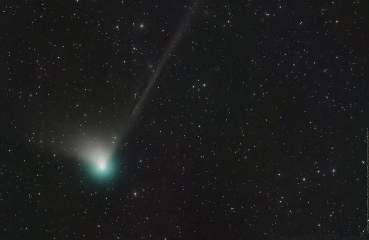Misteri cahaya hijau di langit