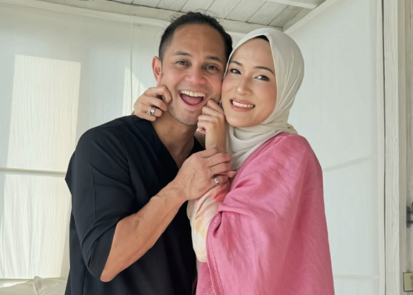 Hampir 10 Tahun Kahwin, Setiap Malam Hairul Hantar Mesej Cinta Buat Hanis Zalikha - “Saya Tetap Mesej Hanis Setiap Malam Sebelum Tidur"