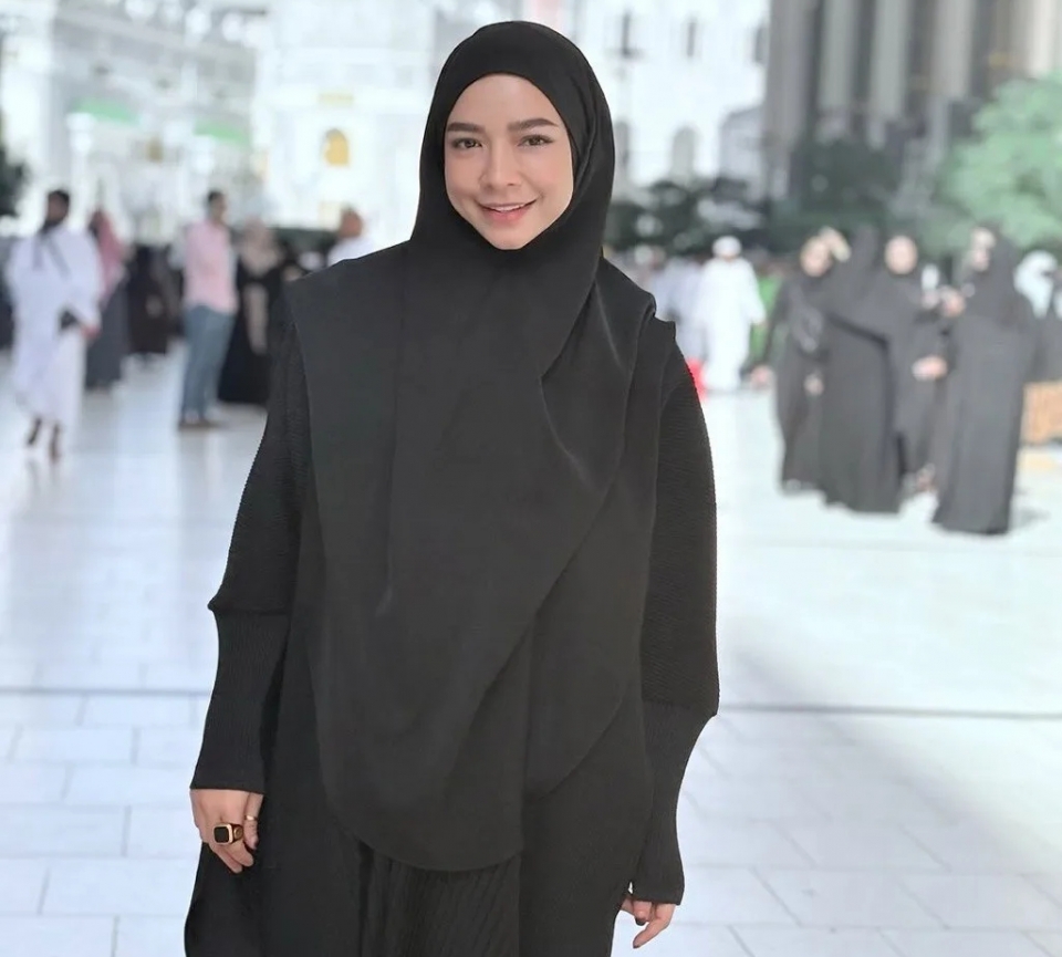 Hindar neraka al-Hutamah, Nora jual semua kasut tumit tinggi