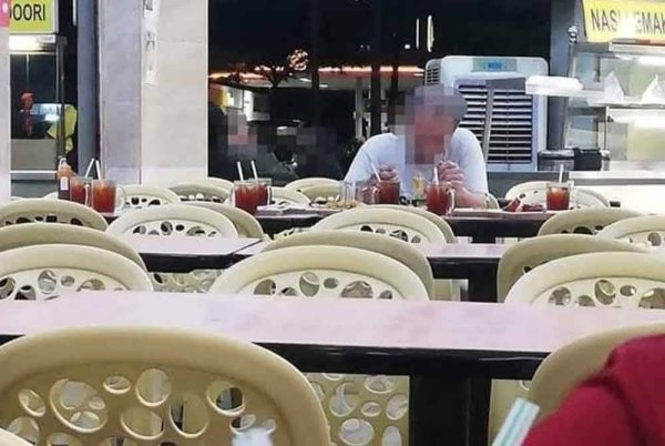 Warga emas makan dengan ahli keluarga 'ghaib' undang sebak