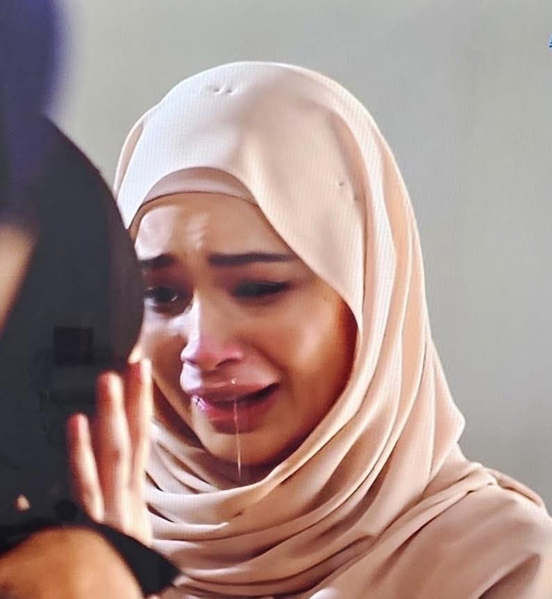 Terbaik lakonan Izara Aishah... Penonton dapat rasa perasaan Husna yg dah lama berbuku di dada.