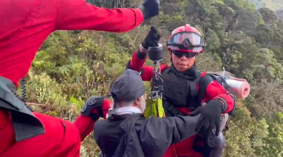 Bomba guna helikopter bawa keluar pendaki cedera di Gunung Yong Belar