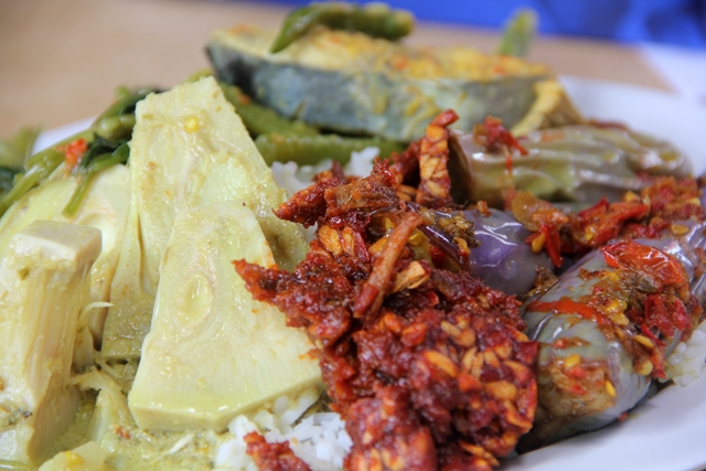 Mintak Stop Makan Nasi Campur Sebab Tak Berkhasiat, Suruh Tukar Dengan Set Makanan Jepun!
