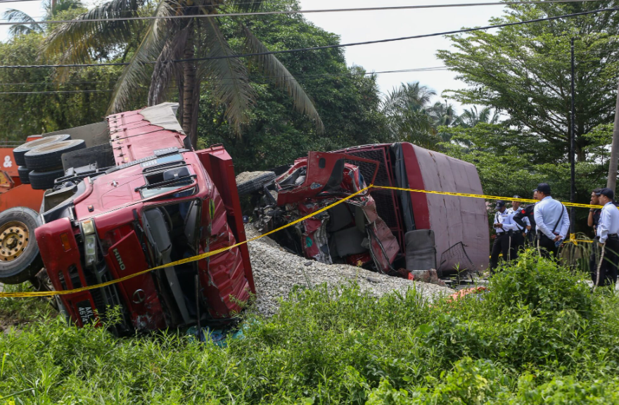 Pemandu trak FRU rasa bersalah, berulang kali minta maaf