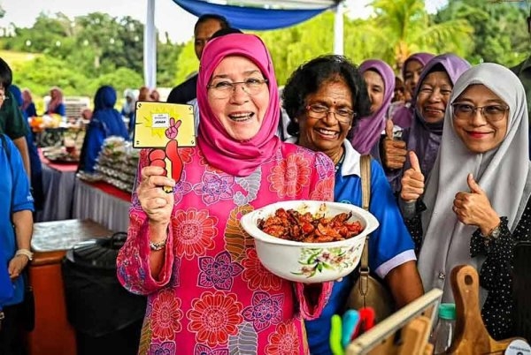 Juri terkejut juara acar buah 'Aminah Mahmood' rupanya Tengku Ampuan Pahang
