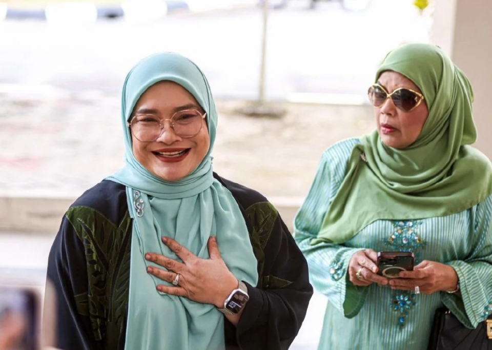 Nora tetap mahu cerai